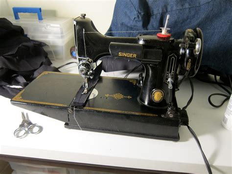 Fashion Products Vintage Singer 221 Featherweight Sewing Machine Case