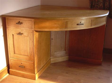 A Large Golden Oak Corner Desk As160a357 1433 Antiques Atlas