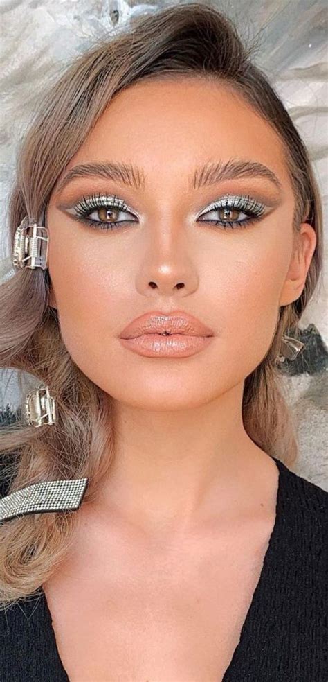 Incredibly Beautiful Soft Makeup Looks For Any Occasion Retro Soft Blue Look