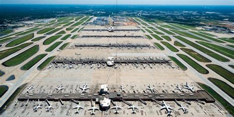 写真集「新・世界の空港」、73空港を紹介 観光経済新聞