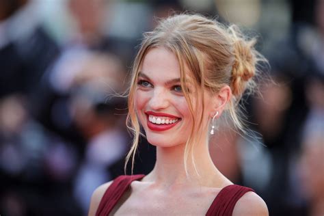 Daphne Groeneveld maakt Crocs officieel cool - TrendRadars Nederlands