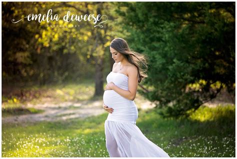 White maternity dress, outdoor maternity session, maternity pose ideas | Maternity session ...