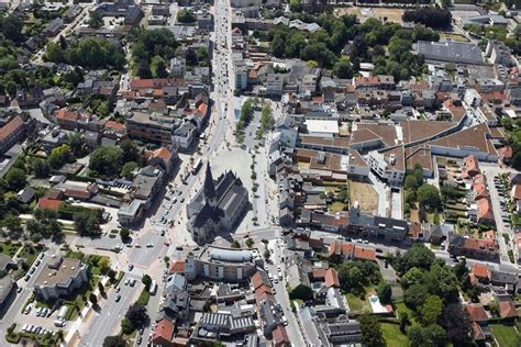 Beveren is a municipality located in the belgian province of east flanders. Zalig wonen in Bruisend Beveren | Paris skyline, Skyline ...
