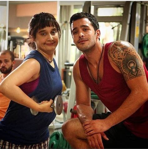 Başarılı oyuncu gupse özay eltilerin savaşı filminin hazırlıklarını bitirdikten sonra yaptığı açıklamada görümce filmi için verdiği 22 kiloyu değerlendirdi ve; Gupse Özay ve Barış Arduç evleniyor - Haber3