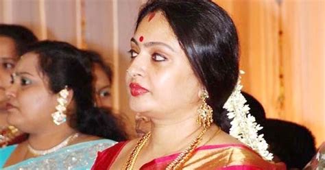 Gold And Diamond Jewellery Designs Actress Seetha In Traditional