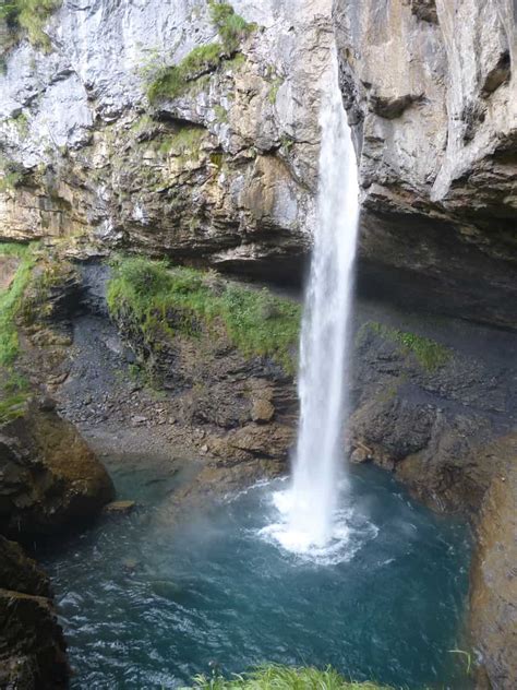 Der Berglistüber Wasserfall Im Glarner Land In Der Schweiz
