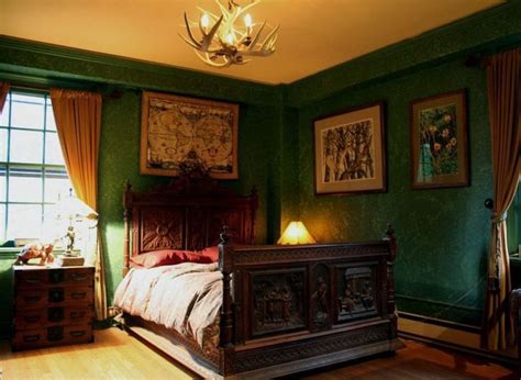 This set of gothic bedroom for example. Creating An Elegant And Dark Gothic Bedroom Style | Green ...