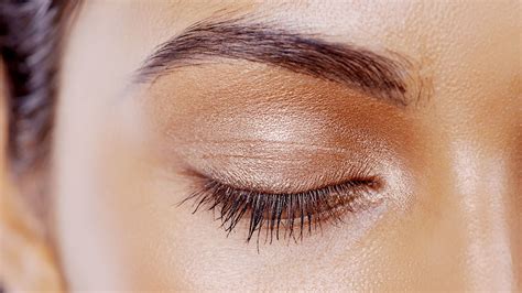 For this, you can use a somewhat sparkly eyeshadow. How To Properly Apply Cream Eyeshadow