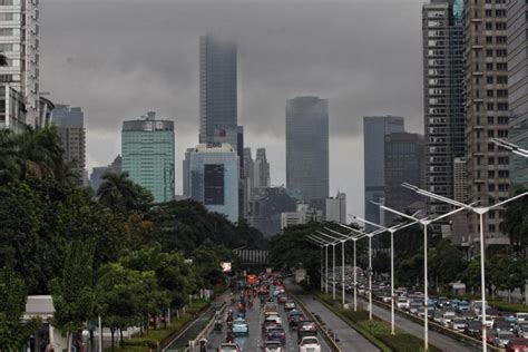 Cuaca Jakarta Besok Sabtu Mei Info Bmkg Ada Petir Dan Angin