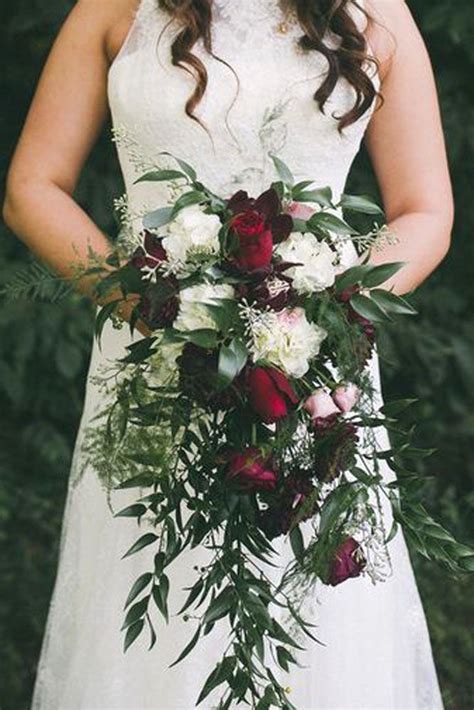 stunning cascading wedding bouquets [2024 guide]