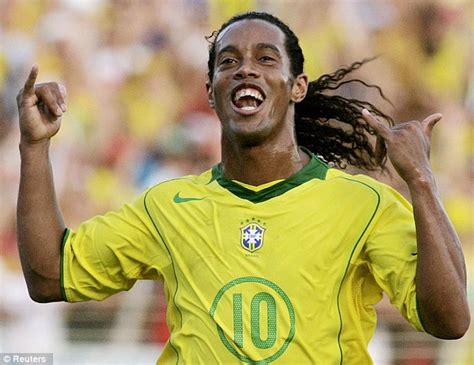 Ronaldinho Pays Tribute To Afridi Ahead Of Pakistan Visit