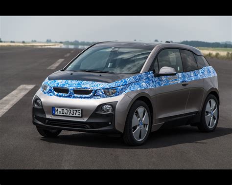 Engine 125kw electric motor (equivalent to 168bhp, 184lb ft), with 647cc 2cyl petrol to top up battery. 2013 BMW i3 Premium Electric Sedan with Optional Range Extender