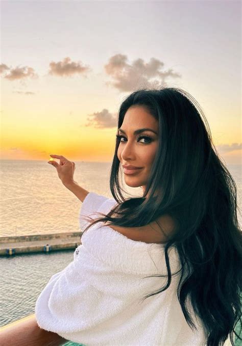 Pussycat Doll Babe Nicole Scherzinger Looks Smoking Hot In A White Robe As She Poses For Sultry