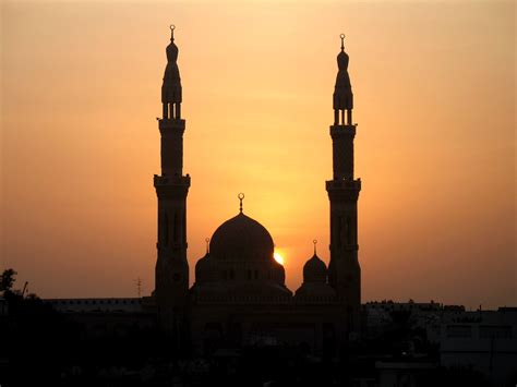Założenia i wpływ na ten sektor w polsce. Arabia Saudyjska chce postawić meczet w Polsce, więc ...