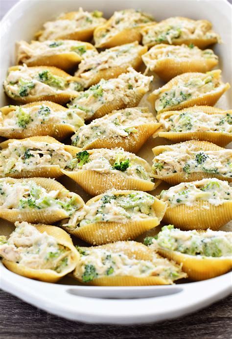 Chicken and broccoli, is this one of your favorite chinese takeout dishes? Chicken & Broccoli Alfredo Stuffed Shells - Life In The ...