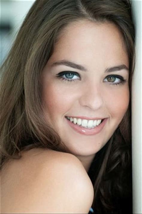 Sa fille anouchka delon pose entièrement nue sur instagram (photo). #7 DANS LA BIBLIOTHEQUE DE… ANOUCHKA DELON - Célittérature
