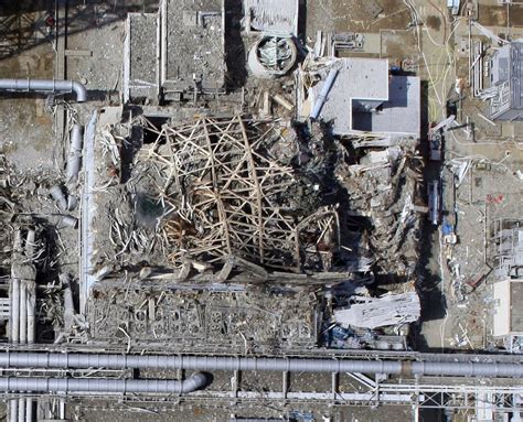 東日本大震災での福島原発事故を契機に脱原発の旗手となった小泉氏は「ピンチはチャンス。 東京も入る。 住民約５０００万人が避難しなくちゃいけない。 避難しろって言ってもできない。 自分なりに勉強していくと、日本の原発は安全、コスト安い、ｃｏ２を出さないクリーンエネルギー。 hidenagahama: 福島原発3号機の現状