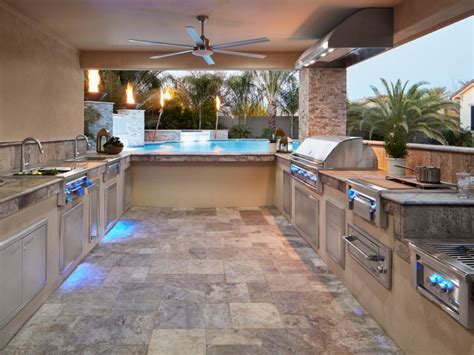 Stunning Outdoor Kitchens Patios And Entertainment Spaces In 2020