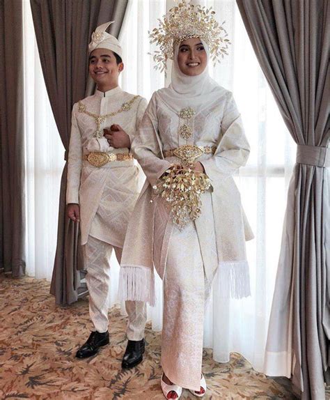 See more ideas about perkahwinan, foto kahwin, baju kahwin. Pilihan Warna-Warna & Rekaan Baju Songket Buat Bakal ...