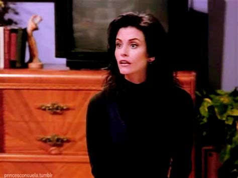 Monica was known as the mother hen of the group and her greenwich village apartment was one of the group's main gathering places. Ai. Meu. Deus. Courtney Cox voltou ao apartamento de ...
