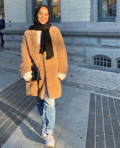Casual And Comfy College Outfit Ideas With Hijab Zahrah Rose In 2020 College Outfits