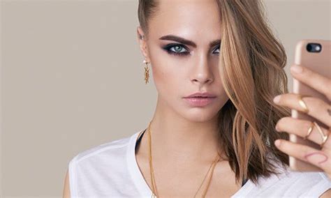 How To Achieve Cara Delevingnes Picture Perfect Selfie Make Up Look