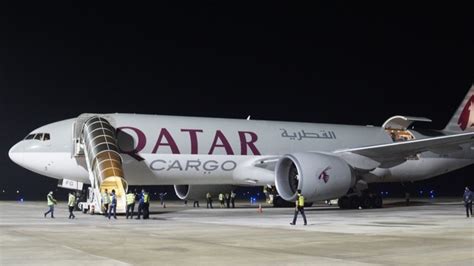 Rekor Pesawat Kargo Raksasa Boeing 777 F Mendarat Di Bandara Lombok