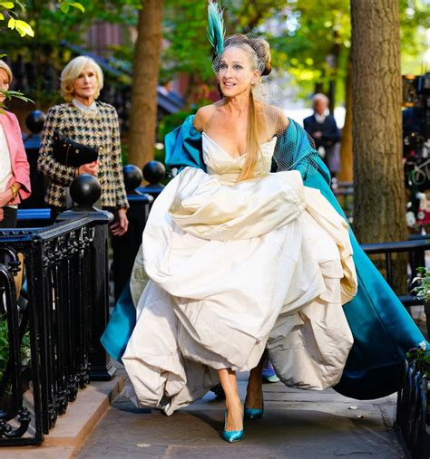 carrie bradshaw s wedding dress is in and just like that popsugar fashion