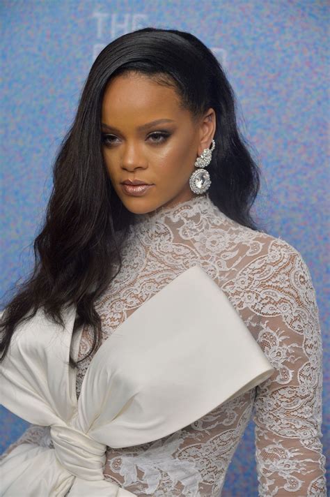 Rihanna Hawtcelebs