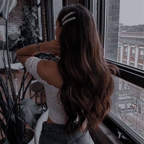 Pin By Dreamer ☁️ On Aesthetic Faceless Photos Brunette Girl Photoshoot Long Hair Styles