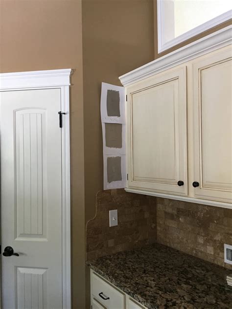 Cream Cabinets With A Glaze On Them What Paint Colours Look Best