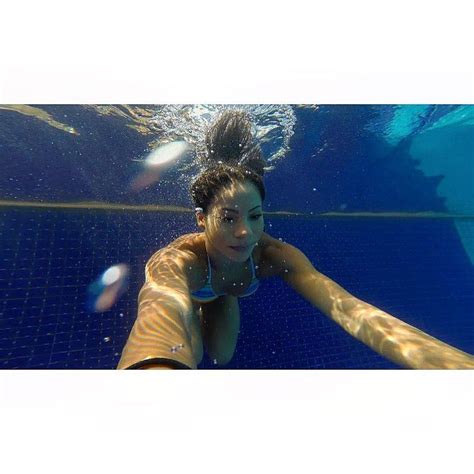 Pin P Women Underwater