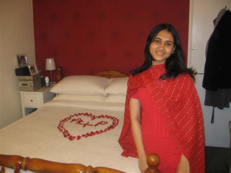 Desi British Girls And Indians Barmuda Hotel Enjoy Honeymoon Couple