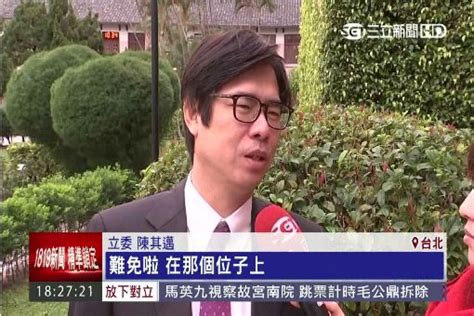 王燕軍（1963年 － ），臺灣企業家、上海裔台灣人 ，中華民國陸軍 少將退役 ，畢業於陸軍官校正期班55期、 國立中山大學高階公共政策管理碩士，曾任李登輝 總統 侍從官、總統官邸警衛隊長、兩個民間企業董事長、李登輝基金會秘書長兼董事、弘浚國際企業有限公司董事長，現任源興居生技公司總經理 。 太高深!王燕軍緋聞變陰謀論 立委：長得太帥就是一種罪過 | 政治 | 三立新聞網 SETN.COM