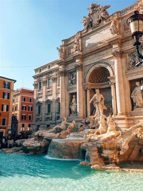 Retrouvez Nos 15 Incontournables Sur La Ville De Rome En Italie Rome Italie Trevi Places