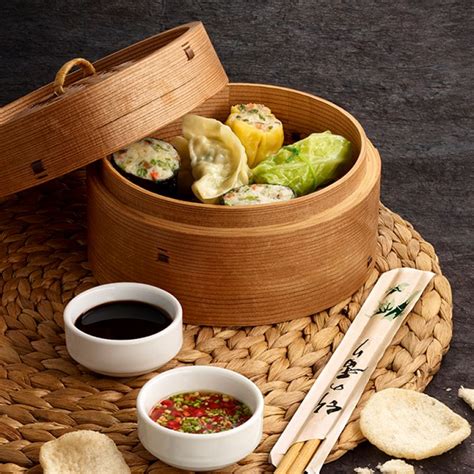 We recommend wu gok (deep fried taro dumpling), har gow (shrimp dumplings), siu mai (shrimp and pork dumplings). Dim Sum Mix - SALOMON FoodWorld® GmbH