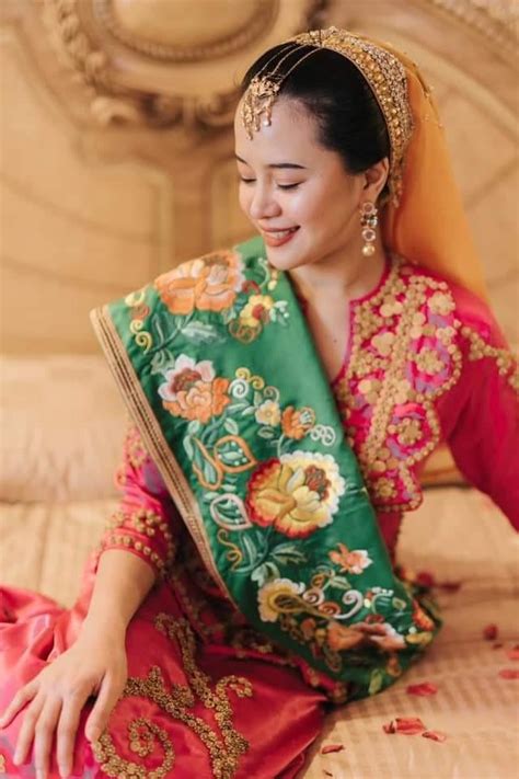 Tausug Traditional Clothing Badjuh Masigpit Retains Many Indian