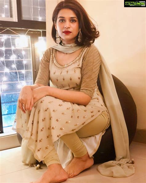 Actress Shraddha Das 2019 New Pretty Hd Gallery Gethu Cinema
