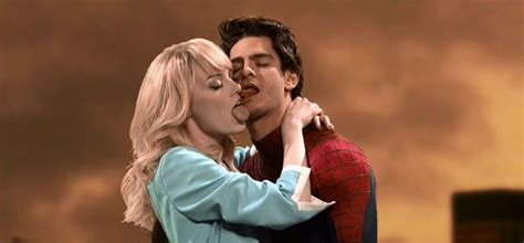 amazing spider man kisses gwen stacy on saturday night live l7 world