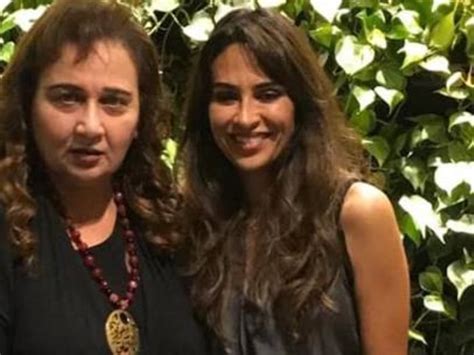 شريف منير يستعيد ذكرياته مع علاء عوض ومحسني محيى الدين والراحل وائل. أول ظهور لابنة ناهد شريف فى ذكرى رحيل والدتها - عين