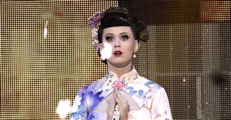 Exclusive Katy Perrys Stylist Explains Amas Geisha Outfit E Online