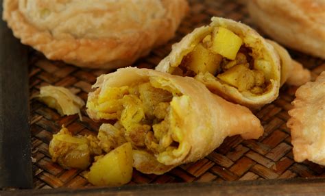 Also known as karipap, the crispy pastry is stuffed with a variety of savoury fillings such as curry puff may look like another puff pastry or savoury pie but it is the unofficial king of kuih for many in malaysia, singapore and around the region. Delectable durian delights to excite your palate - Kuali