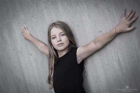 Junges Mädchen Modell Foto And Bild Portrait Streetfotografie Mit Menschen Fashion Bilder Auf