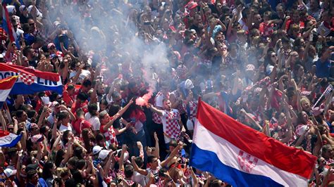 croatia get hero s welcome in zagreb despite losing world cup final world news sky news