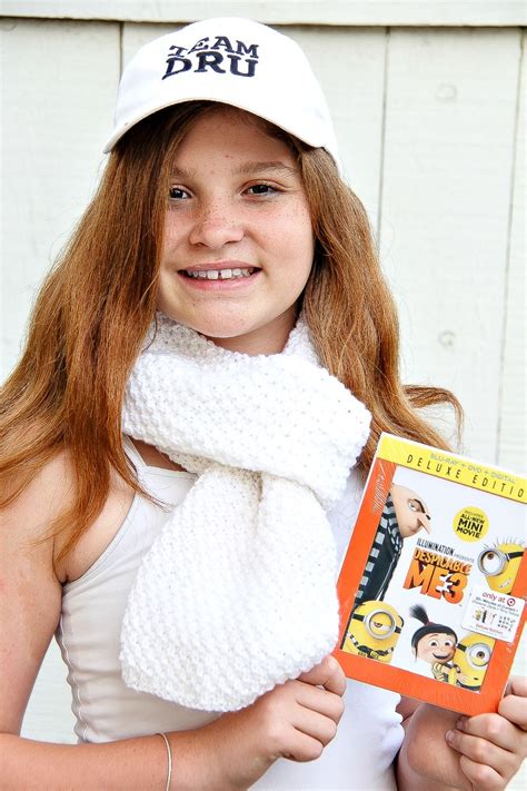 Dru And Gru Despicable Me 3 Diy Holiday Knit Scarves Make And Takes