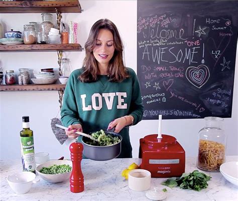 Video Pesto Pasta Deliciouslyella Deliciously Ella Deliciously Ella Recipes Vegan Pesto Pasta