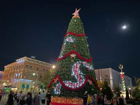 Photos Video Universal Studios Florida Christmas Tree Lights Get An