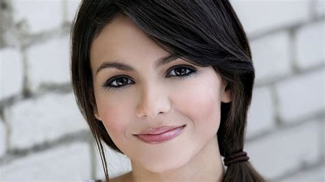 X Px Free Download Hd Wallpaper Brunettes Women Actress Victoria Justice Celebrity