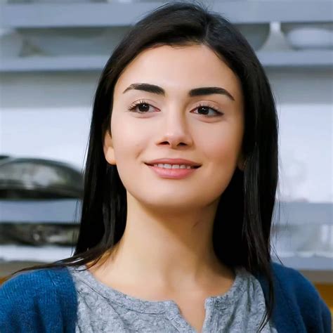 Özge Yağız Ozge Yagiz Yemin Upcoming Series And Drama List 2020 Celeb S Life Youtube Özge