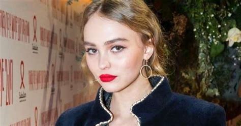 Lily Rose Depp Shoe Size And Body Measurements Celebrity Shoe Sizes